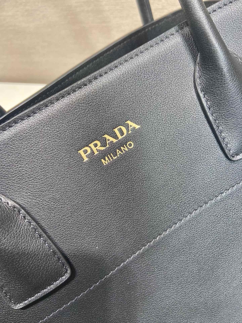 Pra*a tote bags